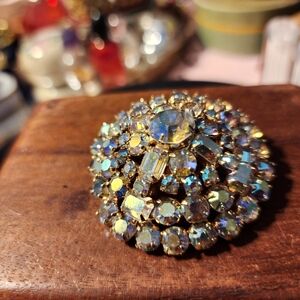Gorgeous Vintage Rhinestone Brooche.